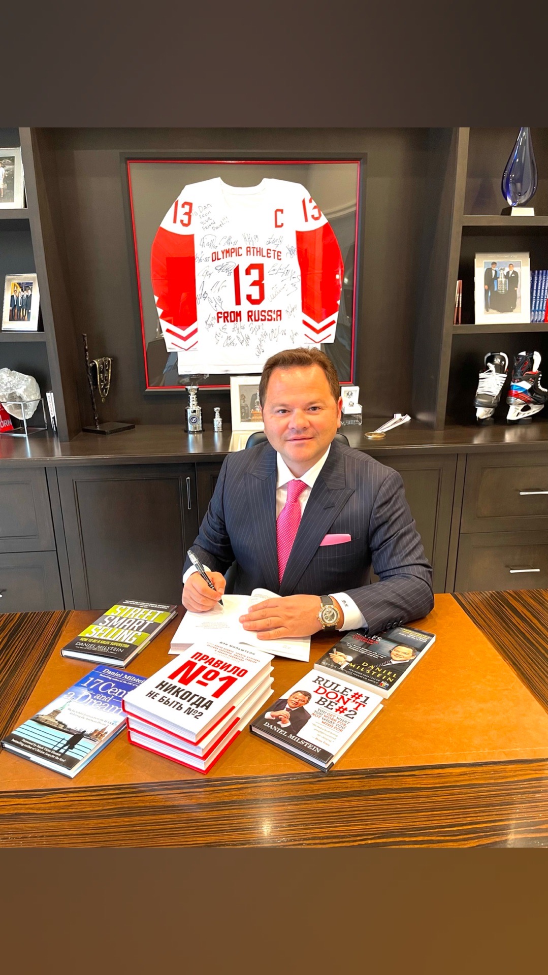 Dan Milstein signing books